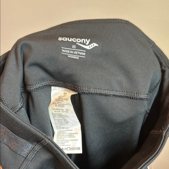 Saucony XS Explorer Utility Crop Tight Black Leggings - Picture 10 of 11